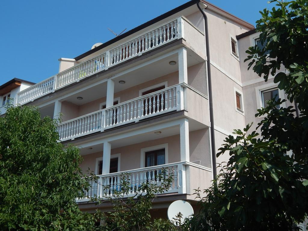 Apartments Vilanija Bagian luar foto