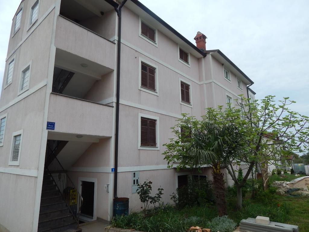 Apartments Vilanija Ruang foto